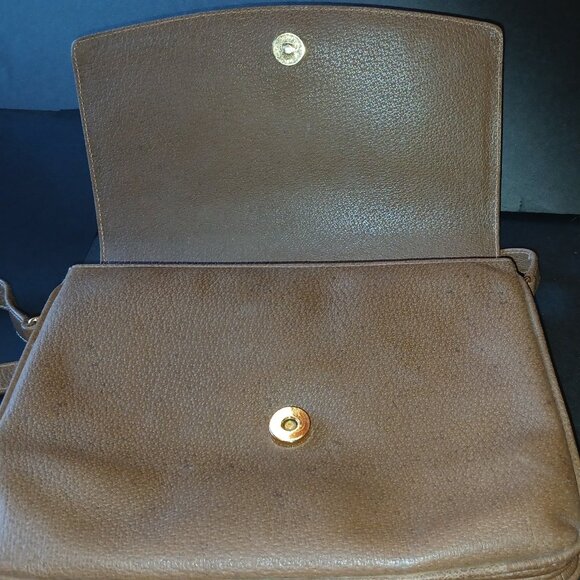 Gucci Tan Leather Shoulder Bag - Picture 12 of 16